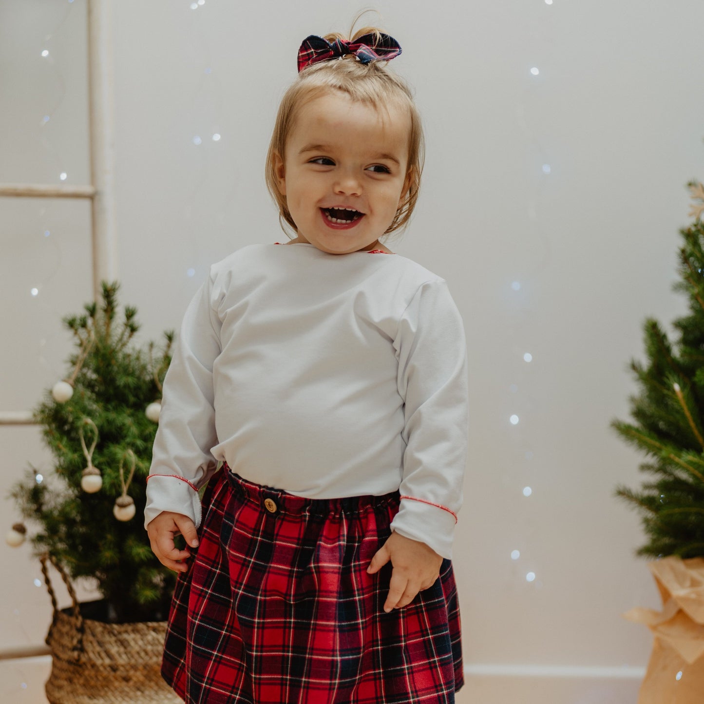 Maglietta bianca rollè rosso